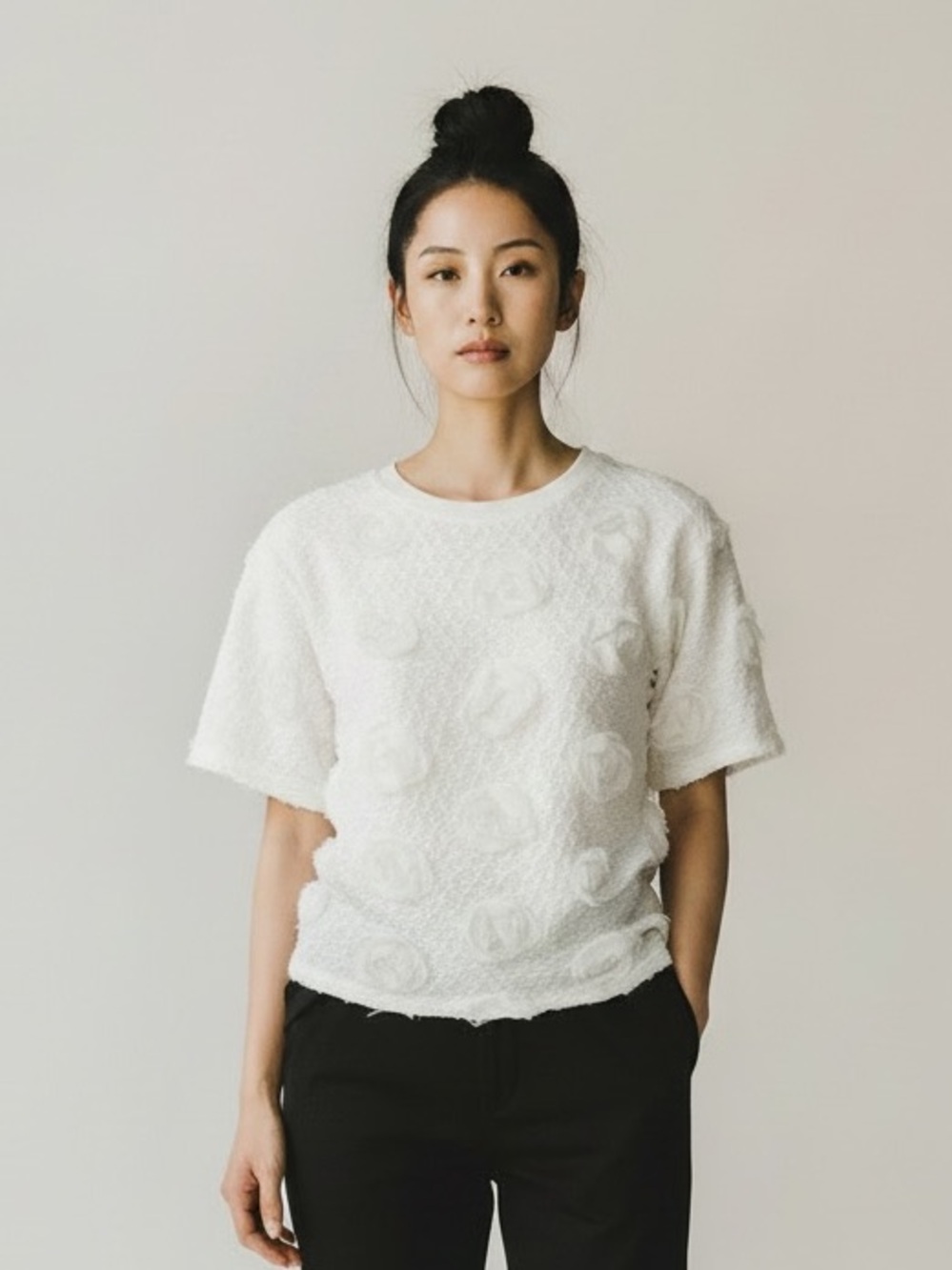 Joie Off White Textured Floral Applique embroidered Short-Sleeve oversized Tee